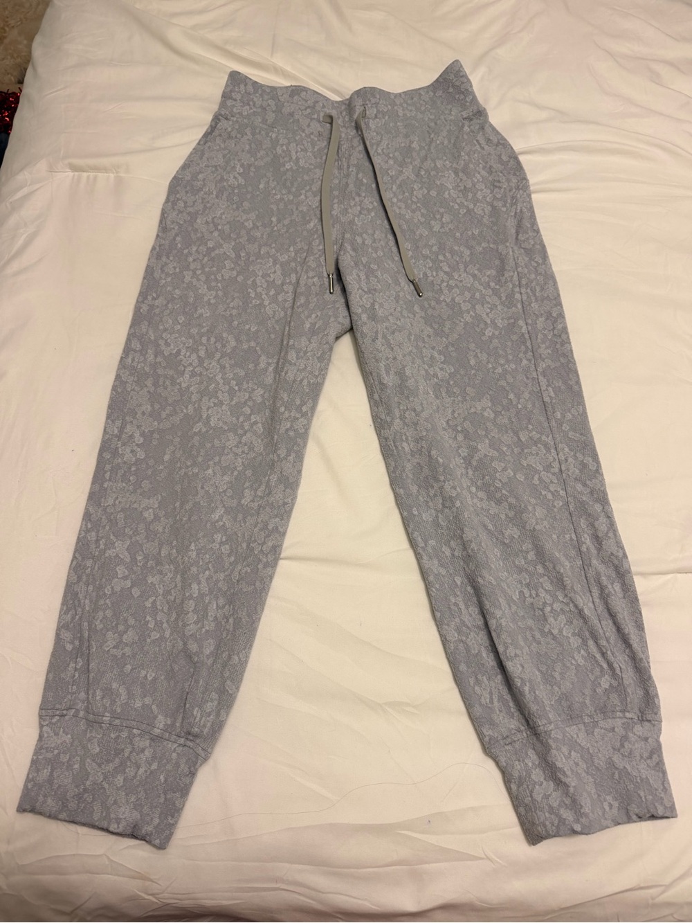 lululemon athletica Light Grey Kids Joggers with Subtle Print size S